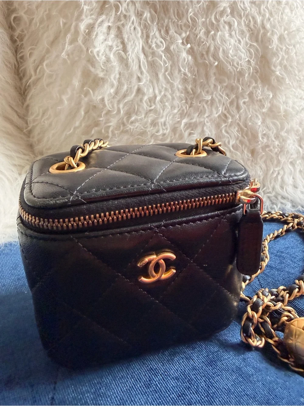 Chanel Lambskin Quilted Mini Pearl Crush Vanity Case With Chain Black - Picture 4 of 10